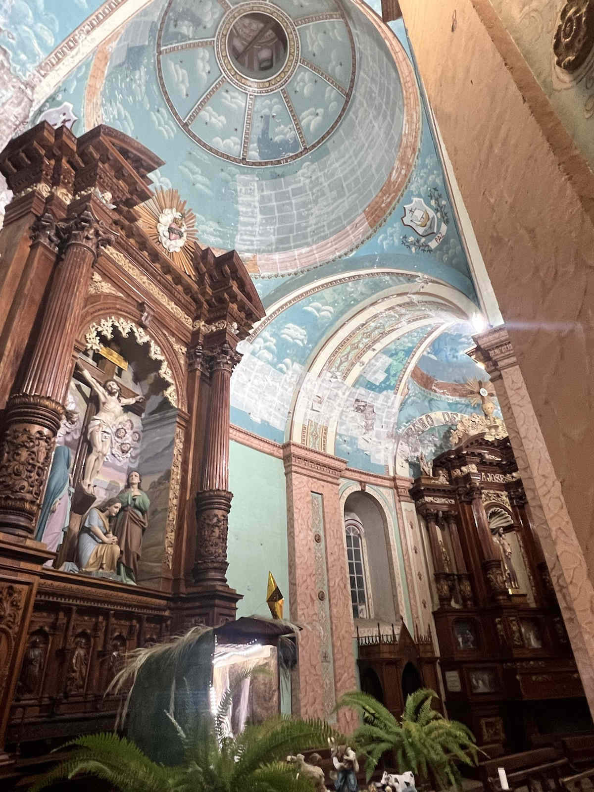 Altares del Calvario y San José